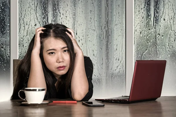 Jovem Bonito Triste Deprimido Asiático Coreano Empresária Trabalhando Exausto Frustrado — Fotografia de Stock