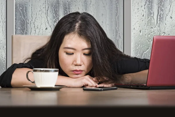 Jovem Bonito Triste Deprimido Asiático Japonês Empresária Trabalhando Exausto Frustrado — Fotografia de Stock