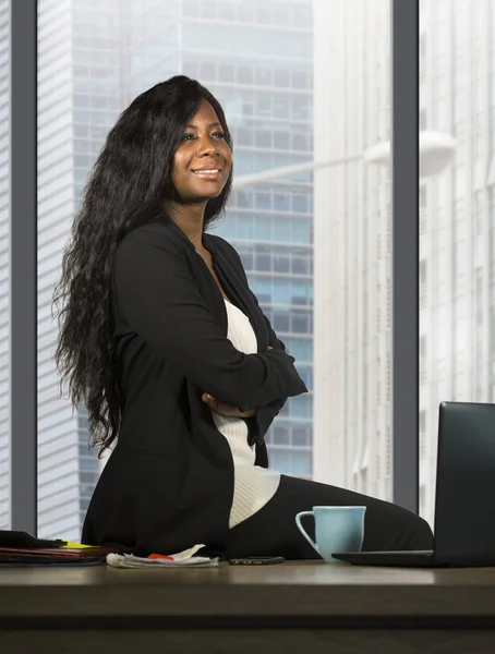 Retrato Corporativo Compañía Moderna Joven Mujer Negocios Afroamericana Negra Feliz —  Fotos de Stock
