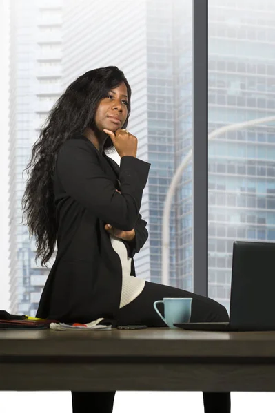 Empresa Moderna Retrato Corporativo Jovem Feliz Atraente Negra Mulher Negócios — Fotografia de Stock