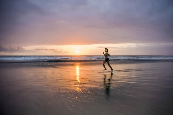 Silhouette Fit Athletic Asian Chinese Sporty Woman Running Beautiful Beach — Stock Photo, Image
