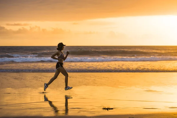 Silueta Ajuste Atlético Asiático Chino Deportivo Mujer Corriendo Hermosa Playa — Foto de Stock