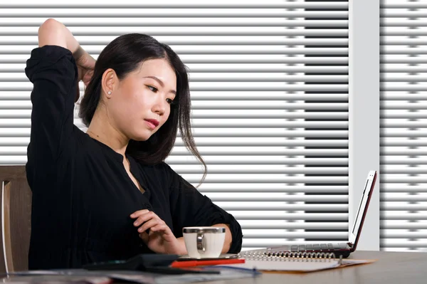 Empresa Retrato Corporativo Jovem Bonita Ocupada Mulher Asiática Coreana Trabalhando — Fotografia de Stock