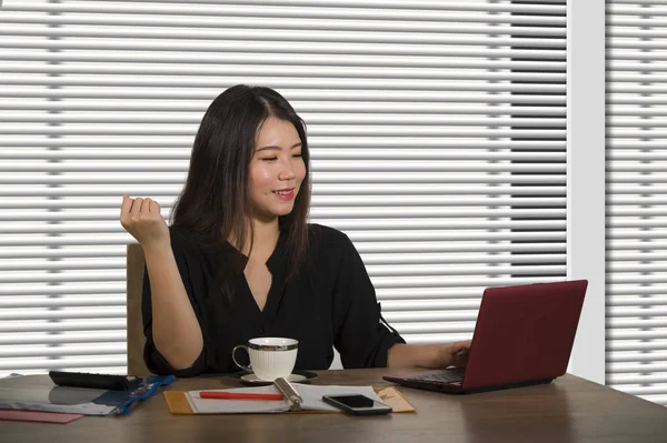 Young Beautiful Successful Asian Korean Business Woman Working Confident Modern — Stock Photo, Image