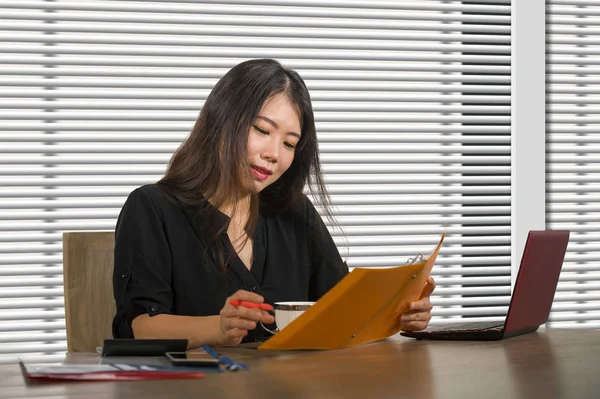 Giovane Donna Affari Coreana Asiatica Bella Successo Che Lavora Fiduciosa — Foto Stock