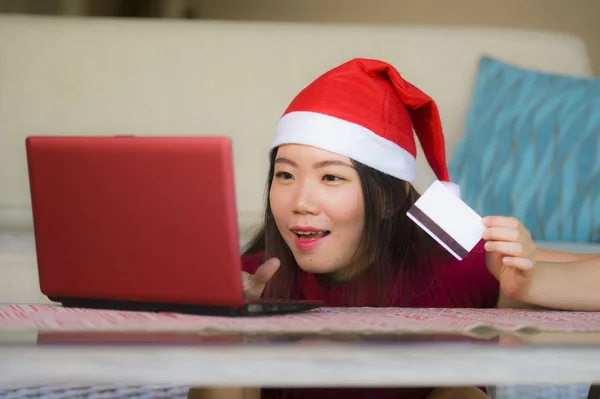 Giovane Bella Felice Donna Asiatica Coreana Natale Cappello Babbo Natale — Foto Stock