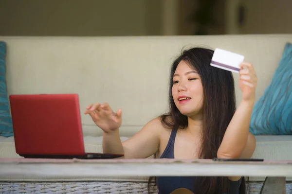 Stile Vita Ritratto Giovane Bella Felice Asiatica Donna Cinese Possesso — Foto Stock