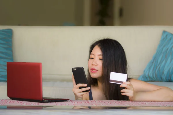 Bankacılık Finans Başarı Elektronik Kavramı Gülümseyen Alışveriş Online Internet Için — Stok fotoğraf