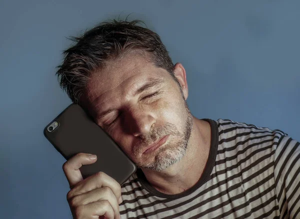 Ritratto Ravvicinato Del Volto Giovane Uomo Attraente Stressato Che Utilizza — Foto Stock