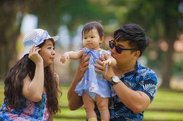 Young Happy Loving Asian Korean Parents Couple Enjoying Together Sweet — Stock Photo, Image