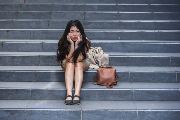 Fiatal Depressziós Kétségbeesett Ázsiai Amerikai Üzletasszony Sírás Egyedül Stressz Depresszió — Stock Fotó