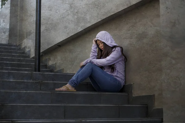 Joven Triste Deprimido Asiático Coreano Estudiante Mujer Intimidado Adolescente Sentado — Foto de Stock