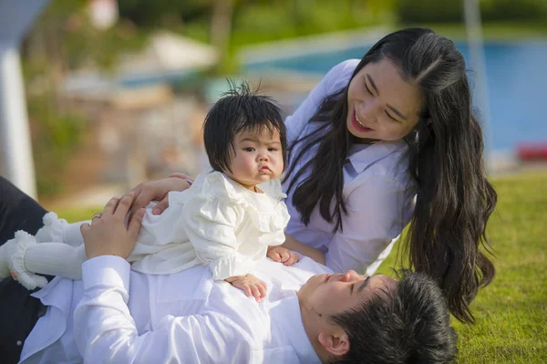 Lifestyle Portrait Young Cheerful Sweet Wife Husband Couple Mother Father — Stock Photo, Image