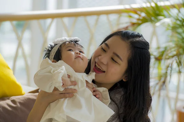 Jonge Gelukkig Schattig Aziatische Chinese Vrouw Spelen Die Lieve Schattige — Stockfoto