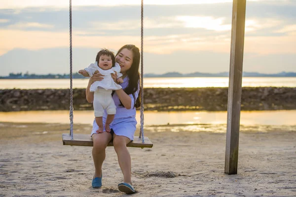 Lifestyle Outdoors Portrait Young Sweet Happy Asian Chinese Woman Holding — Stock Photo, Image