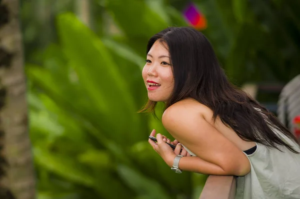 Estilo Vida Aire Libre Retrato Joven Hermosa Feliz Mujer China — Foto de Stock