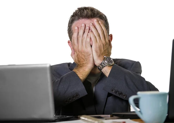 Jonge Aantrekkelijke Overstuur Benadrukte Zakenman Werken Overweldigd Lijden Van Stress — Stockfoto