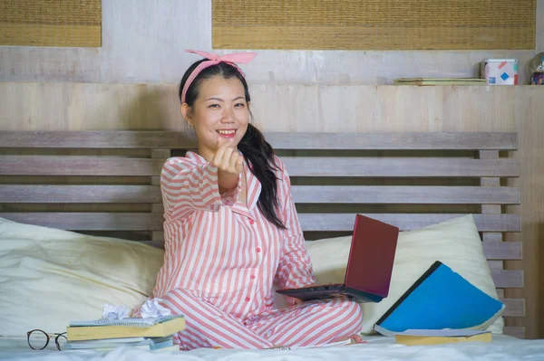 Jovem Bonito Feliz Nerd Asiático Coreano Estudante Adolescente Mulher Nerd — Fotografia de Stock