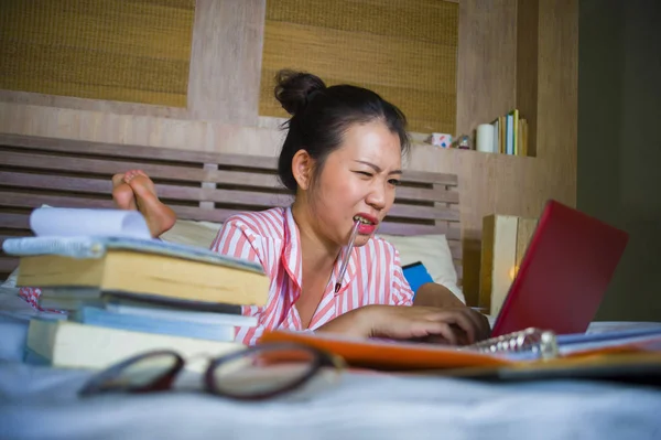 Jonge Wanhopig Moe Aziatische Korean Universiteit Student Meisje Gevoel Overweldigd — Stockfoto