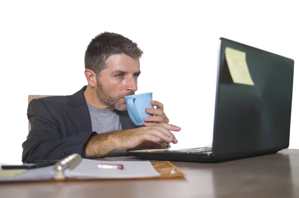 Retrato Isolado Jovem Empresário Bem Sucedido Atraente Que Trabalha Escritório — Fotografia de Stock