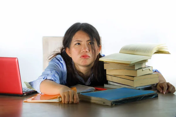 Jeune Adolescent Coréen Asiatique Stressé Frustré Travaillant Dur Avec Ordinateur — Photo