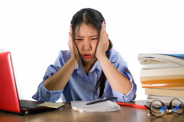 Giovane Stressato Frustrato Asiatico Studente Coreano Ragazza Lavorando Sodo Con — Foto Stock