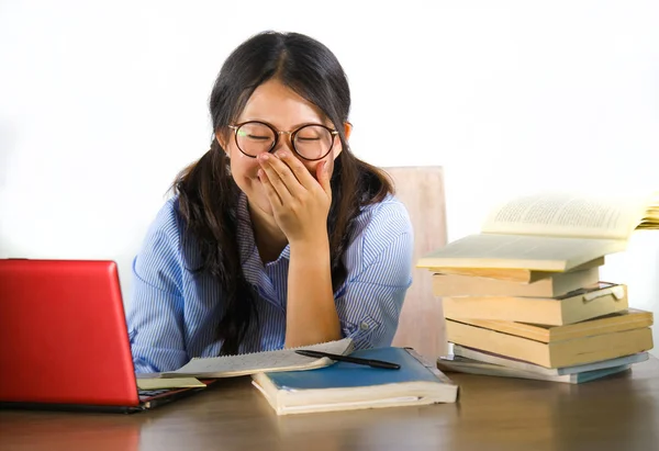 Młodych Słodka Szczęśliwy Azjatycka Koreański Student Dziewczyna Okulary Tumana Pracy — Zdjęcie stockowe