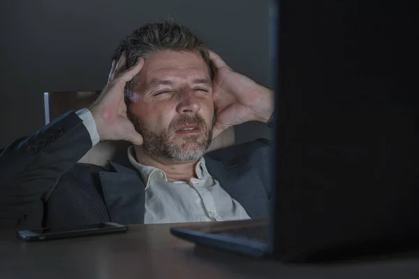 Young Desperate Stressed Businessman Working Overtime Office Laptop Computer Desk — Stock Photo, Image