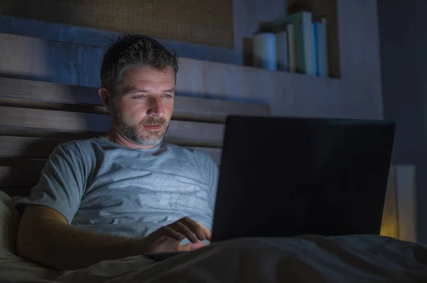 Young Attractive Relaxed Internet Addict Man Networking Concentrated Late Night — Stock Photo, Image