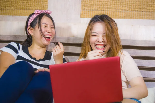 Dois Jovens Meninas Bonitas Felizes Estudante Asiático Chinês Juntos Casa — Fotografia de Stock