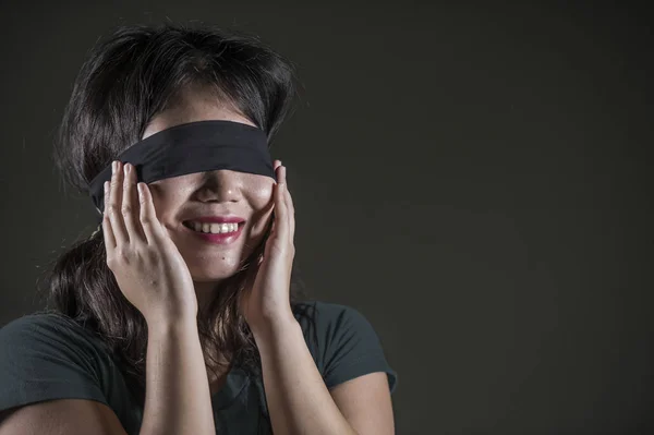 Jovem Feliz Bonito Olhos Vendados Asiático Coreano Adolescente Menina Animado — Fotografia de Stock