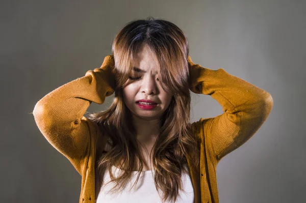 Jeune Folle Désespérée Triste Asiatique Coréenne Regardant Déprimé Impuissant Sentiment — Photo