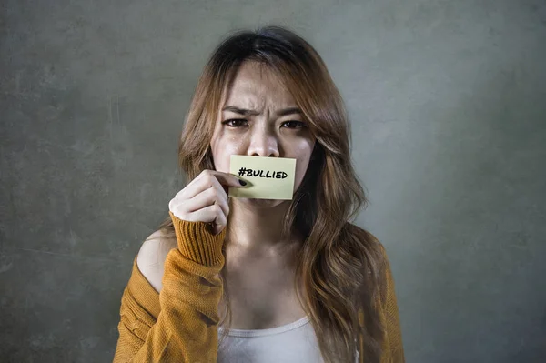 Unga Ledsen Och Desperat Asiatiska Koreanska Student Kvinna Som Håller — Stockfoto