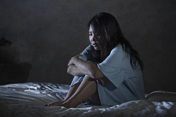 Dramático Retrato Joven Hermosa Triste Mujer China Asiática Llorando Desesperada — Foto de Stock