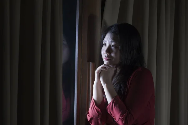 Dramático Dentro Casa Retrato Jovem Triste Deprimido Asiático Japonês Mulher — Fotografia de Stock