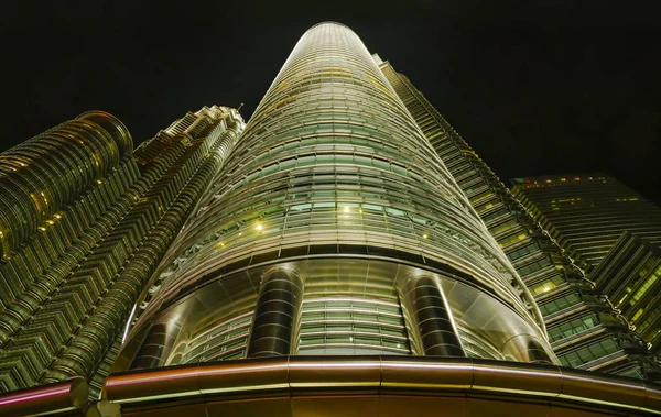 Kuala Lumpur Malaysia Janeiro 2019 Vista Noturna Das Impressionantes Torres — Fotografia de Stock