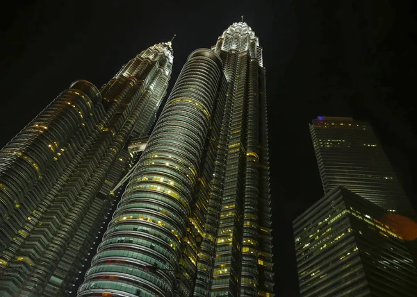 クアラルンプール マレーシア 2019 クアラルンプール Klcc エリアで印象的なペトロナス ツイン タワーの夜景 — ストック写真