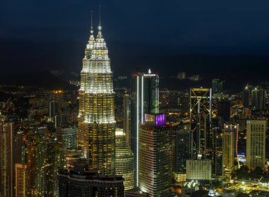 Kuala Lumpur / Malezya - Ocak 2019: güzel hava gece şehir ışıkları görüntülemek Menara Kl kuleden 