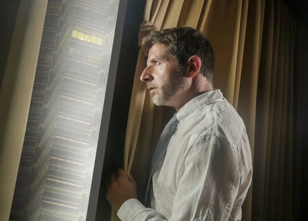 Dramático Retrato Oficina Luz Nocturna Del Hombre Negocios Que Trabaja — Foto de Stock