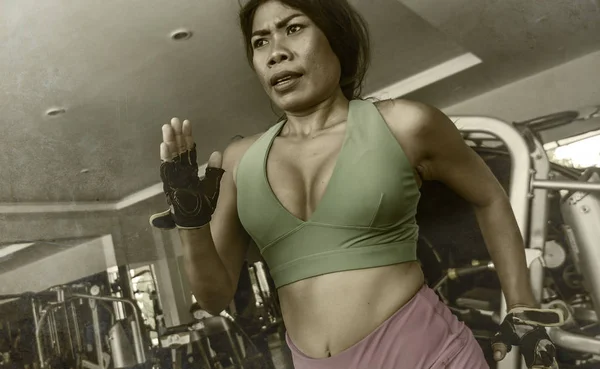 Νέους Ελκυστικές Και Αθλητική Ασιατική Ινδονησιακή Αθλητικά Γυναίκα Τρέχει Στο — Φωτογραφία Αρχείου