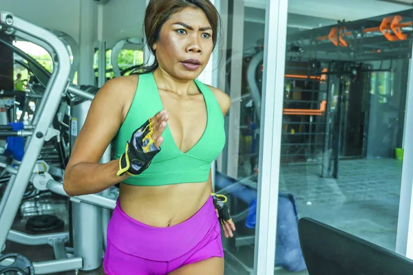 Young Attractive Athletic Asian Indonesian Sport Woman Running Treadmill Gym — Stock Photo, Image