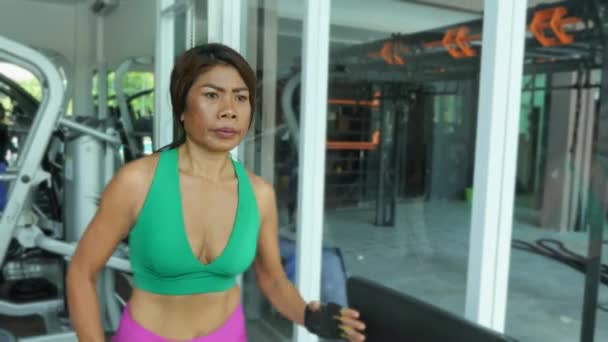 Giovane Forma Atletica Asiatica Donna Tailandese Con Corpo Forma Che — Video Stock