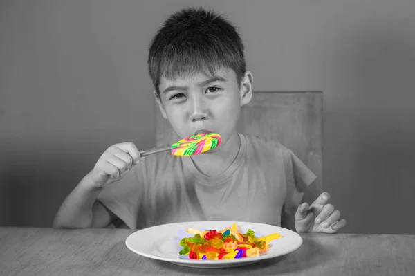 Jeune Enfant Homme Heureux Excité Souriant Plat Manger Gai Plein — Photo