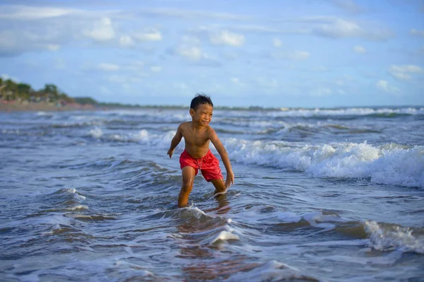 Anos Idade Bonito Feliz Criança Jogando Louco Livre Divertindo Praia — Fotografia de Stock