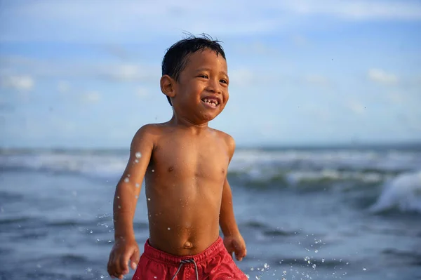 Anos Idade Bonito Feliz Criança Brincando Livre Divertindo Praia Com — Fotografia de Stock