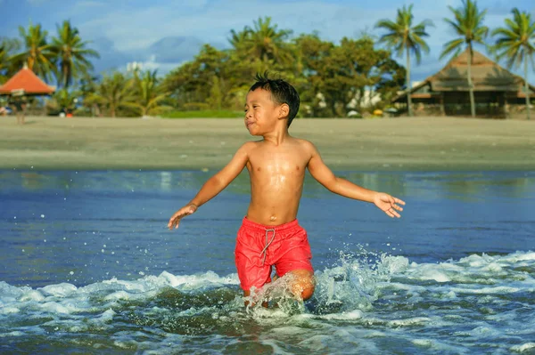 Anos Idade Bonito Feliz Criança Jogando Louco Livre Divertindo Praia — Fotografia de Stock