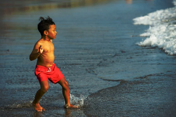 Anos Idade Bonito Feliz Criança Brincando Livre Divertindo Praia Com — Fotografia de Stock