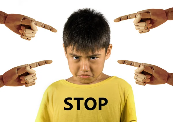 Groep Van Hout Handen Wijzende Vinger Jonge Verdrietig Gestresst Schooljongen — Stockfoto