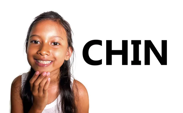 Engels leren voor lichaam en gezicht delen school kaart met prachtige en gelukkig Aziatische kind wijst haar kin lacht vrolijk geïsoleerd op witte achtergrond — Stockfoto