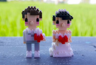 kendini temsil eden düğün pasta toppers inşa inşaat blok çift evlenmek tatlı gelin ve damat kırmızı holding ile evlilik kalbimizde ve kavram seviyorum 